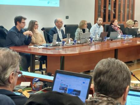 Dejan Iskra pojasnjuje tirstično strategijo Zelenega krasa